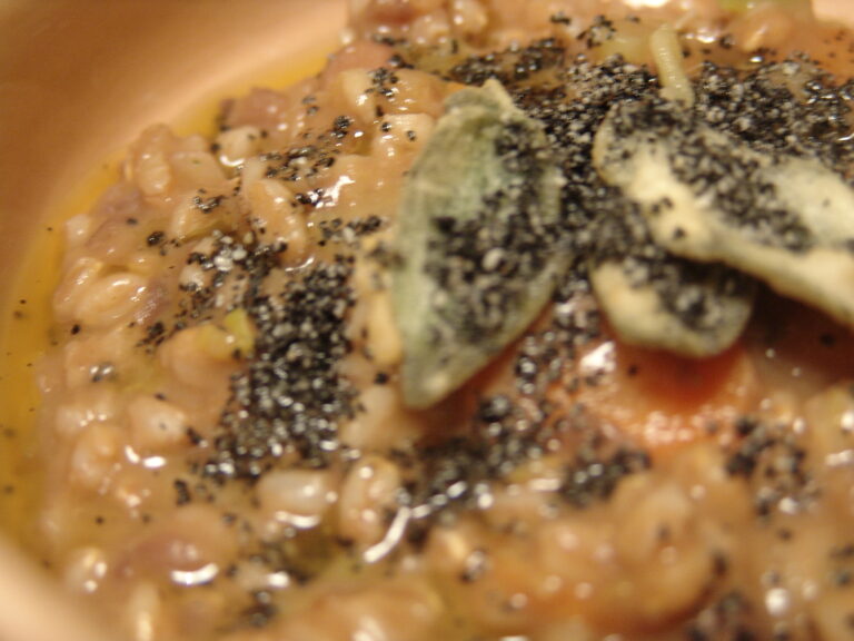 Zuppa di Fagioli borlotti e Farro al sesamo Nero e Salvia Croccante - Salvo Nicastro Chef
