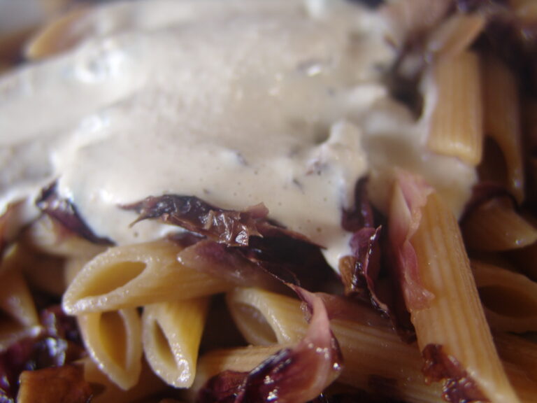 Penne al farro con trevisana e salsa di noci - Salvo Nicastro Chef