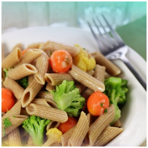 Maccheroni integrali di grano duro con ragù di verdure profumate di finochietto
