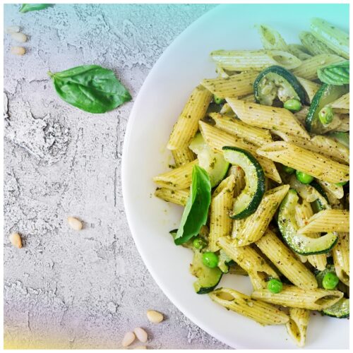 Penne al farro con piselli e panna di soia