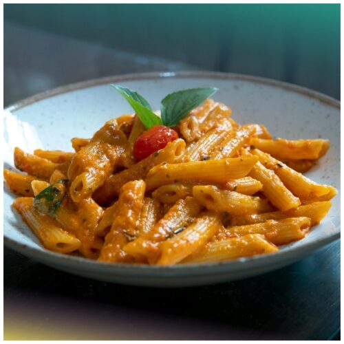 Penne con sgombro e mandorle tostate